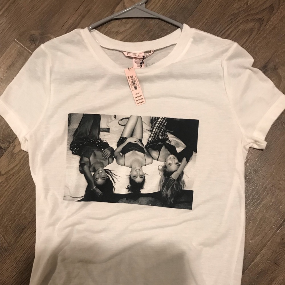 Victoria’s Secret model tee 🔥